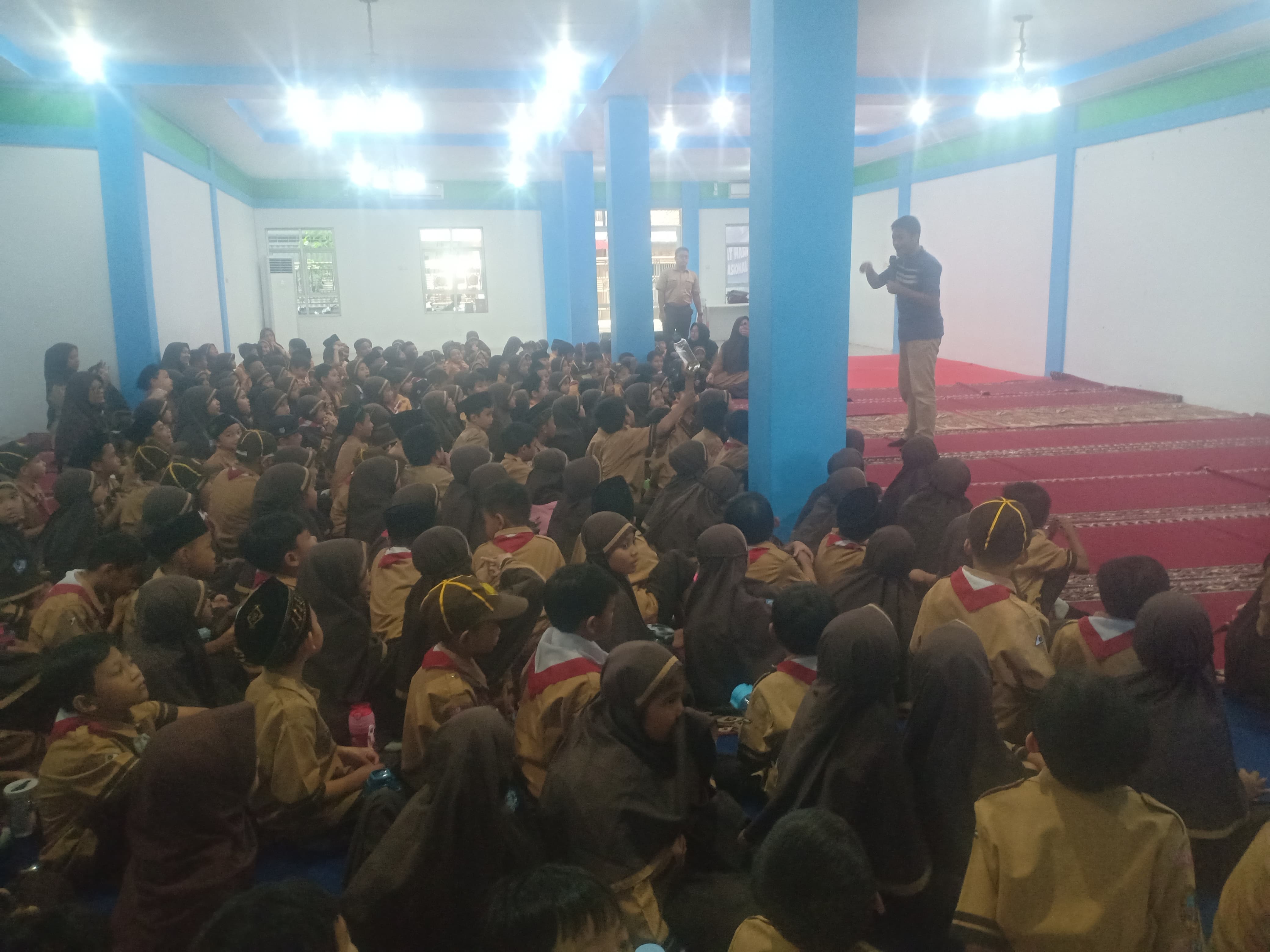 Wisata LiterAsyik Ke SDI Al Hadiriyah